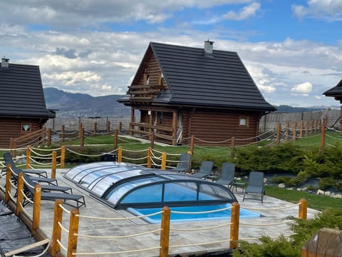 Property building, Day, Natural landscape, Mountain view, Pool view, Swimming pool, Swimming pool, sunbed