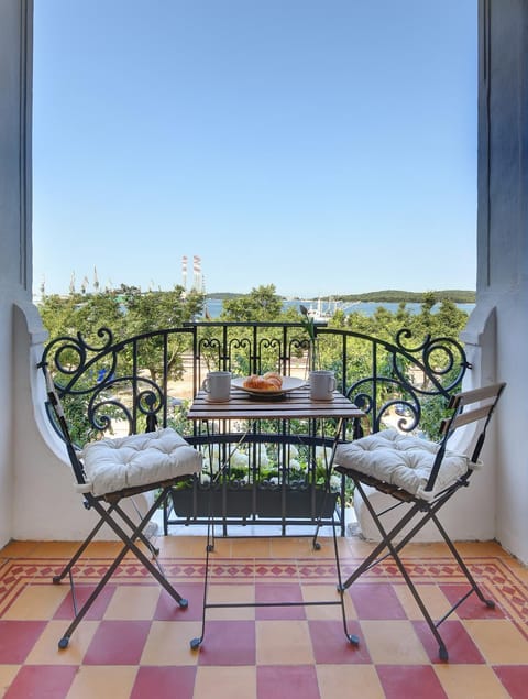 Balcony/Terrace, City view