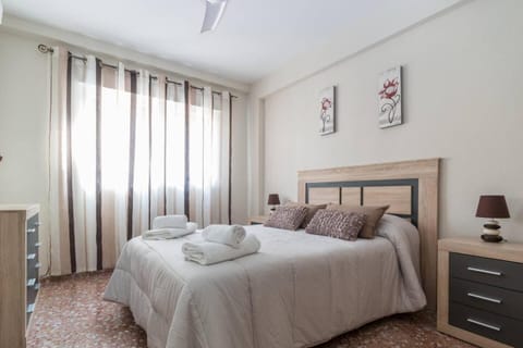 Photo of the whole room, Bedroom