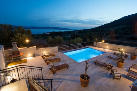 Villa Nikola - pool side apartments Apartment in Bol