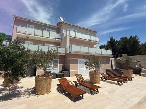 Property building, Balcony/Terrace, sunbed