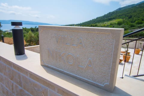 Villa Nikola - big terrace apartments Apartment in Bol