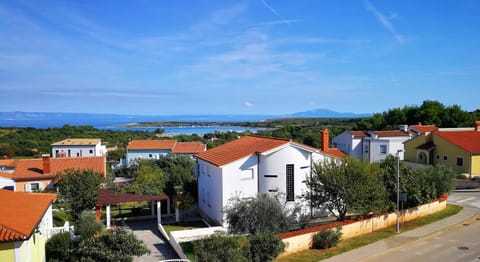 Neighbourhood, Street view