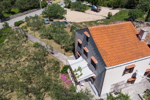 Neighbourhood, Bird's eye view