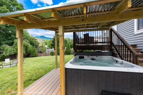 Natural landscape, Garden, Hot Tub, Hot Tub, View (from property/room), Balcony/Terrace