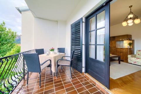 Apartments Nana - Baska Bed and Breakfast in Lika-Senj County