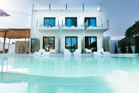 Property building, Day, Swimming pool, Swimming pool
