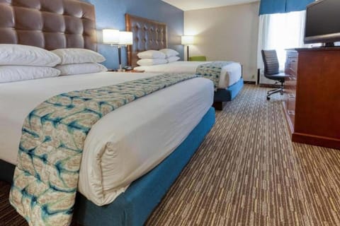 Bed, TV and multimedia, Bedroom