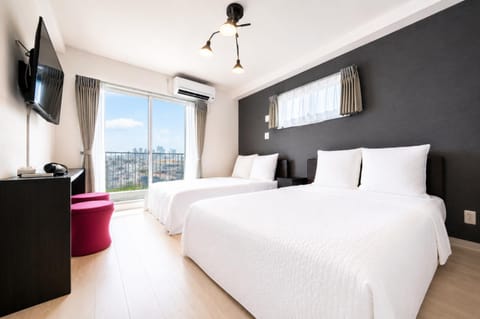 Bed, TV and multimedia, Bedroom