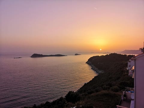 Spring, Natural landscape, Balcony/Terrace, On site, Landmark view, Landmark view, Sea view, Sea view, Sunset