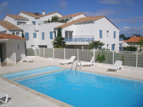 Property building, Swimming pool, Swimming pool