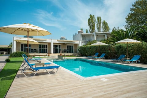 Property building, Day, Garden, Garden view, Pool view, Swimming pool, sunbed