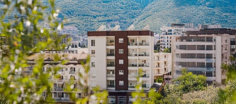 Property building, Day, Natural landscape, City view, Sunrise