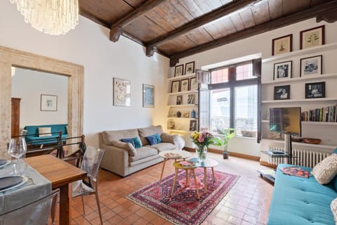 Living room, Seating area