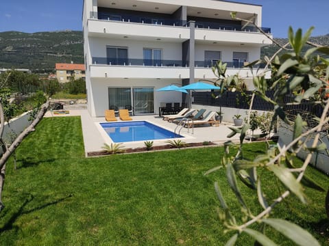 NEW VILLA DAVID, WI-FI, IPTV, 5 bedrooms, 4 bathrooms Villa in Šibenik-Knin County, Croatia