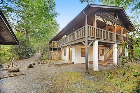 Hollow's End House in Swain County
