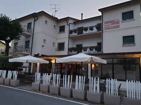 Hotel La Favorita Hotel in Peschiera del Garda