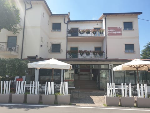 Hotel La Favorita Hotel in Peschiera del Garda
