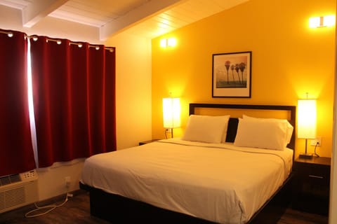 Sunset Inn Hotel in Costa Mesa