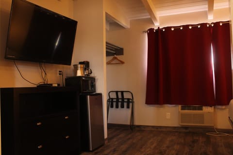 Sunset Inn Hotel in Costa Mesa