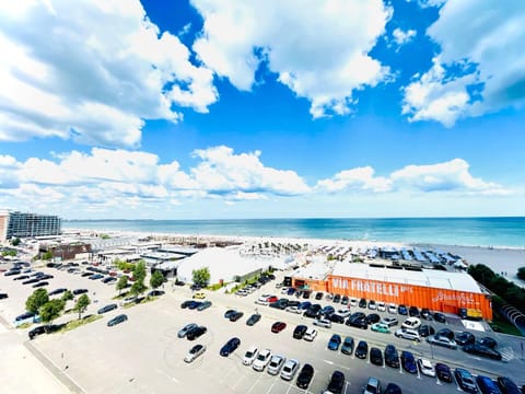 Beach, Evening entertainment, Sea view, Location, Parking
