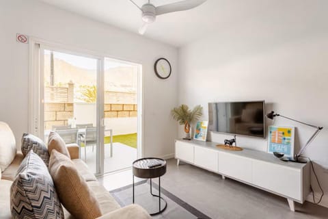 Communal lounge/ TV room, TV and multimedia, Living room