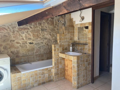 La petite maison en pierres House in Provence-Alpes-Côte d'Azur