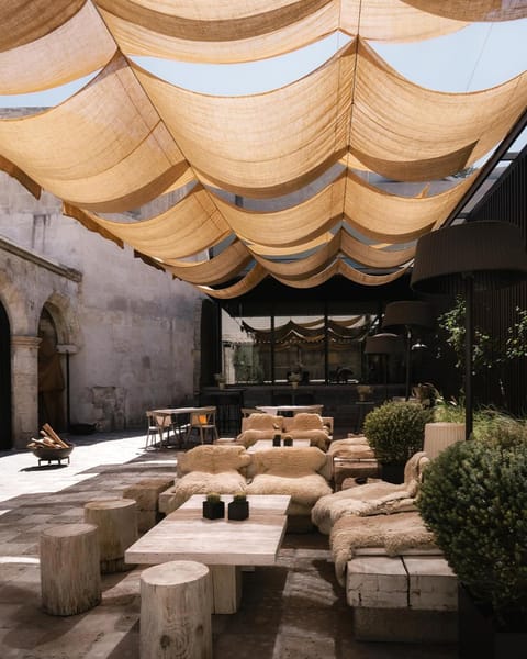 Restaurant/places to eat, Day, Seating area