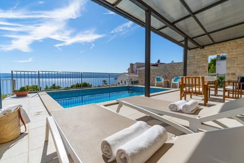 Property building, BBQ facilities, Balcony/Terrace, Beach, Sea view, Swimming pool, air conditioner