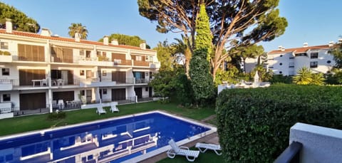 Property building, Pool view, Swimming pool