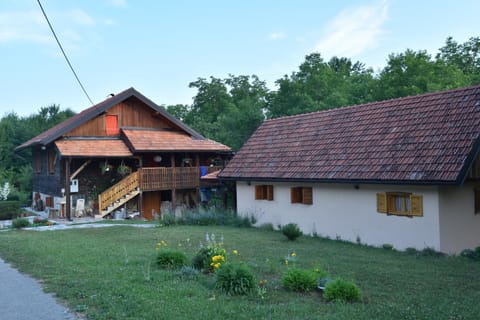 Property building, Neighbourhood