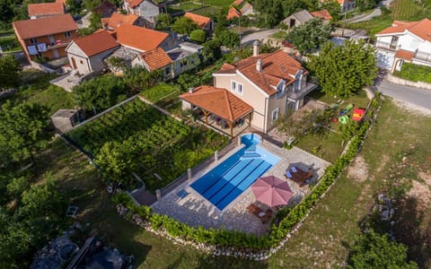 Bird's eye view, Pool view