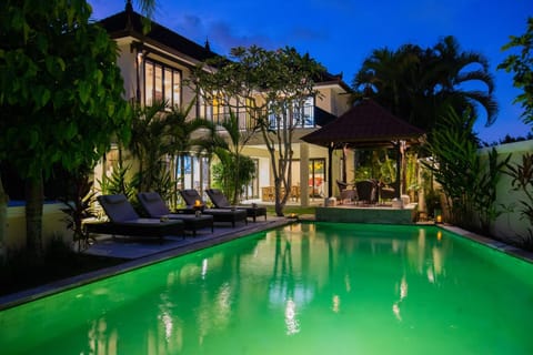 Property building, Swimming pool, Swimming pool