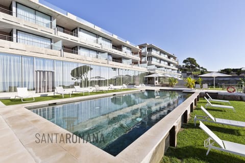 Property building, Day, Garden, Garden view, Pool view, Swimming pool, sunbed