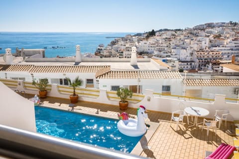 Swimming pool, Swimming pool