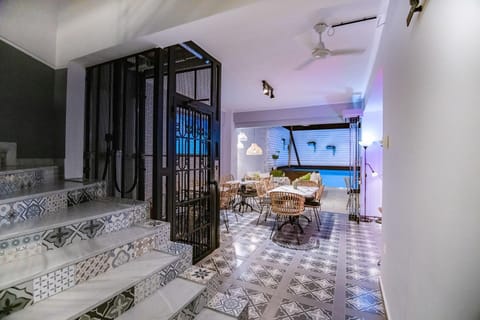 Seating area, Dining area