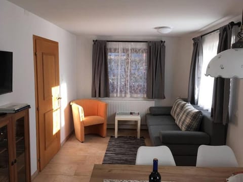 TV and multimedia, Seating area, Evening entertainment