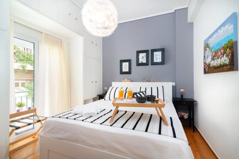 Bedroom, Breakfast