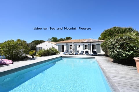 Property building, Natural landscape, Garden, Garden view, Pool view, Swimming pool, sunbed