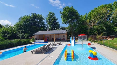 Domki Morska Przygoda Basen Brodzik Małpi Gaj House in West Pomeranian Voivodeship, Poland