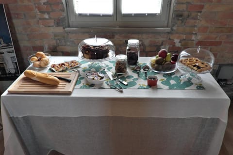 Food and drinks, Food, Breakfast, Continental breakfast, Buffet breakfast