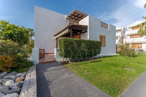 Property building, Day, Garden, Garden view
