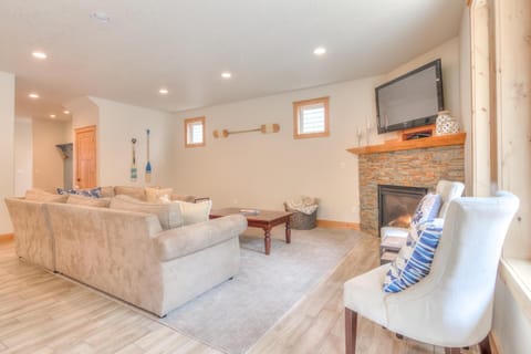 Serenity Shores - Meredith Lodging House in Pacific City