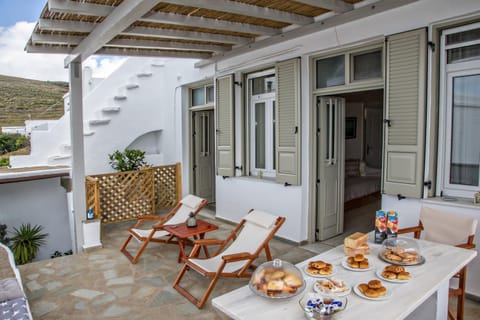 Patio, Day, Balcony/Terrace