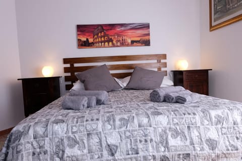 Bed, Photo of the whole room
