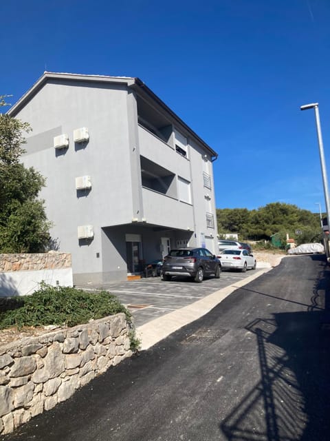 TAL Apartment hotel in Tisno