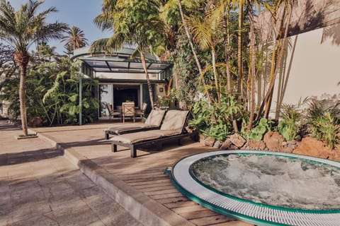 Garden, Hot Tub, Garden view