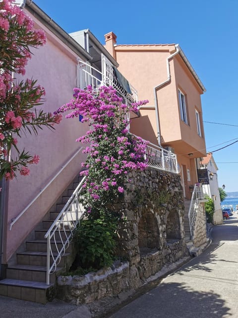 Property building, Day, Neighbourhood, Street view