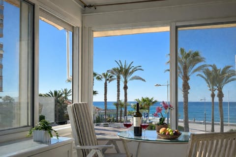 View (from property/room), Balcony/Terrace, Dining area, Sea view