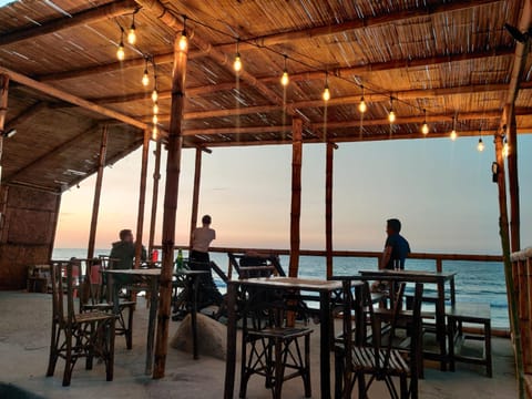 Restaurant/places to eat, Balcony/Terrace, Dining area, Beach, Sea view